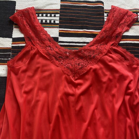 Vintage Miss Elaine Red Maxi Trapeze Nightgown. Flowy. Lace. USA. Size Small. - Picture 13 of 13